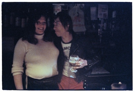 Iggy Pop poses with a waitress in a bar in Berlin-Schöneberg, 1977