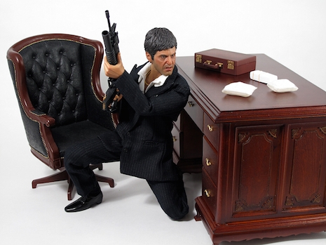 Tony Montana War version with desk, drugs and guns