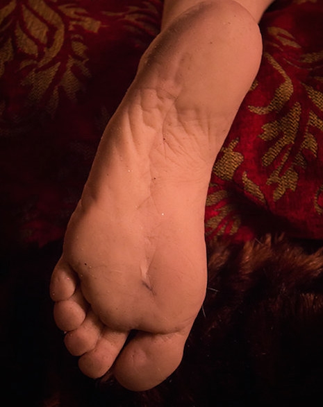 Sinthetic manikin dirty foot detail