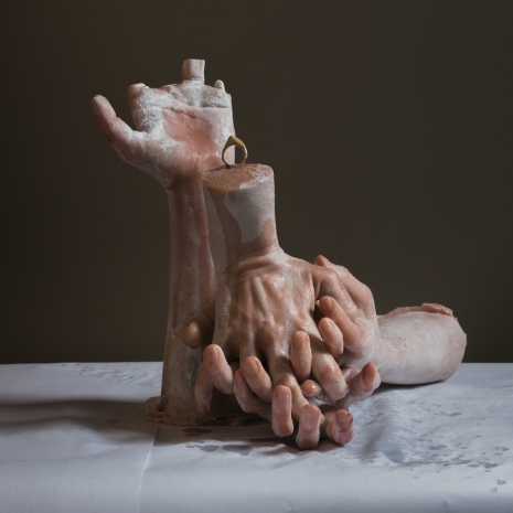 Fake human remains become horrifyingly realistic high-art - @Dangerous Minds Artes & contextos sitkinhandsjewelryasldkjf0a9uefljas 465 465 int