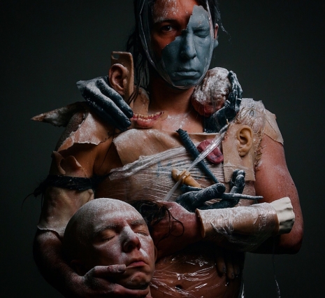 Fake human remains become horrifyingly realistic high-art - @Dangerous Minds Artes & contextos sitkinmasksbodypartsheadalkp9uaweoifjoas 465 426 int