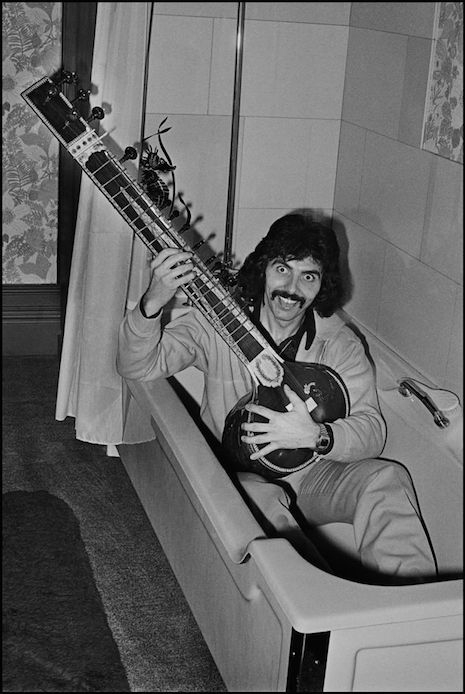 Black Sabbath guitarist, Tony Iommi in the tub with his sitar