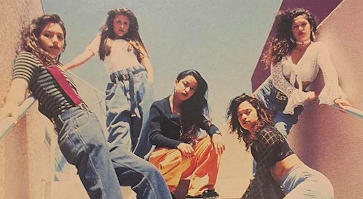 Girl gangs: Portraits of Chicano girl culture from the 1990s