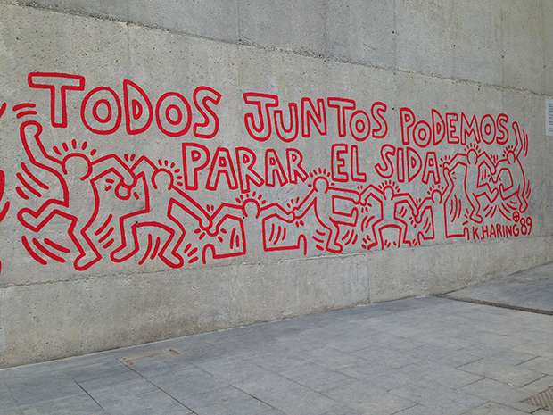 Watch Keith Haring paint a street art mural in Barcelona,1989