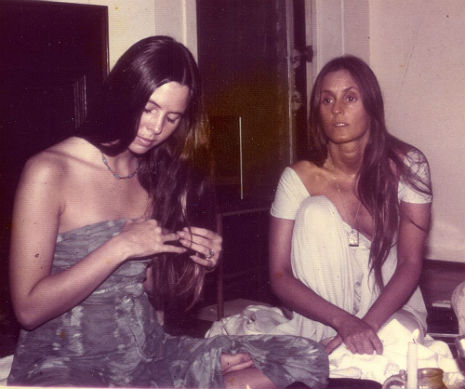 Boho-Chic: Vogue magazine tells you how to dress like a 70s hippie cult member!