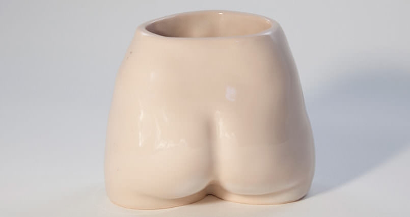 Artist scans her own body to make ‘boob and butt’ mugs (NSFW)