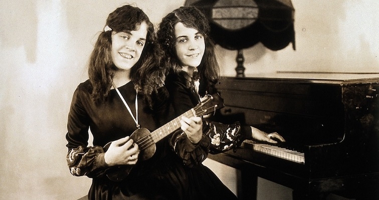 Side by Side Show: Hear the lovely duets of conjoined twins Daisy and Violet Hilton