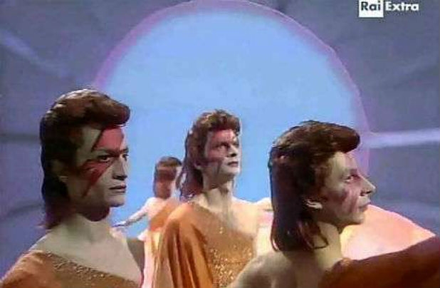 Bald sci-fi weirdos and dancing Bowies: Beyond bonkers production number from Italian TV, 1978