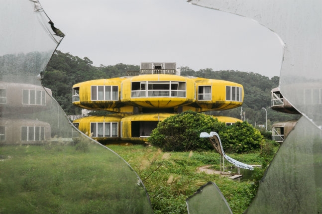 Stark images of the decaying & (maybe) haunted ‘UFO’ resort in Taiwan that never was