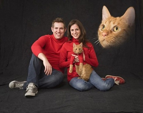 ‘Bad Engagement Photos’ blog lets you mock the love & joy of others!
