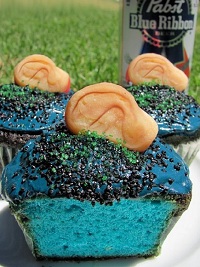 Battle of the David Lynch baked goods: ‘Blue Velvet Cupcakes’ or ‘Eraserheard’ cake pops?