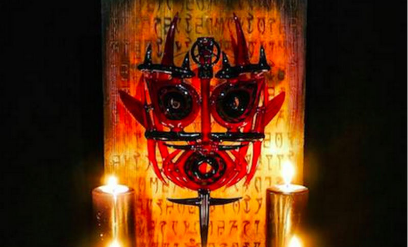 Satanic panic! ‘El-Diablo’ handblown glass bong mask