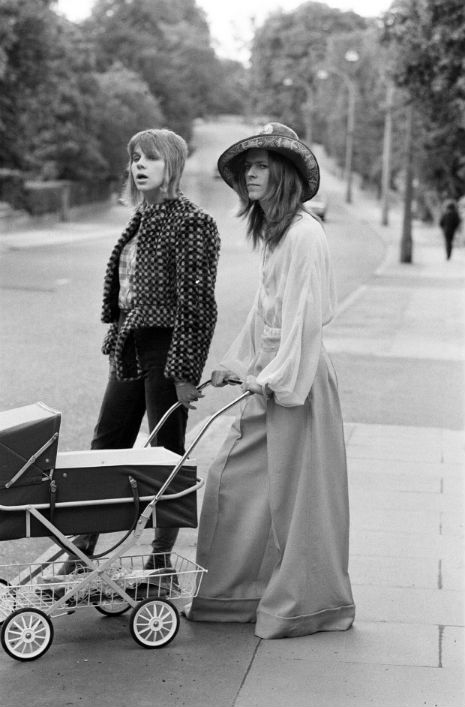 Kooks: David Bowie pushing around a baby stroller, 1971