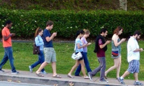 Chaos theory: What it might look like if 1500 people walked and texted at the same time