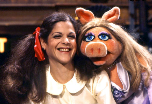 Gilda Radner sings ‘Let’s Talk Dirty to the Animals’