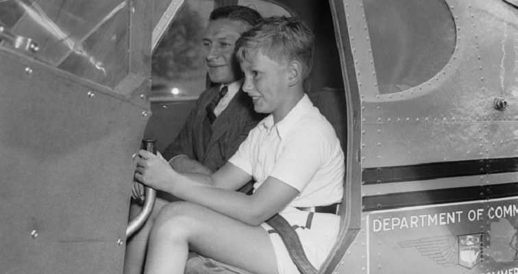 Watch a ten-year-old Gore Vidal pilot an airplane, 1936