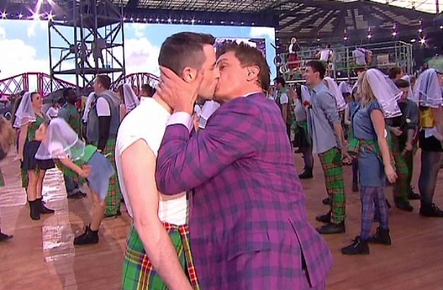 ‘Torchwood’ star John Barrowman opens Commonwealth Games with same-sex kiss