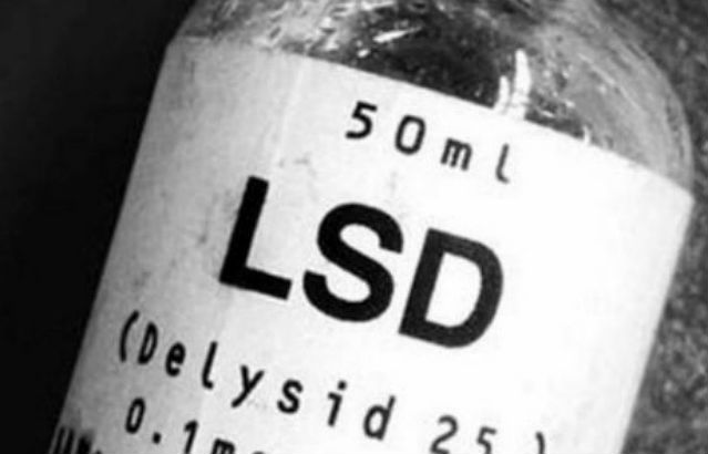 Strange Trip: Artist takes LSD in 1955, while doctor interviews him on film