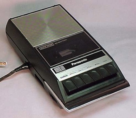 Retro iPhone speaker looks like a classic 1980s Panasonic tape player |  Dangerous Minds