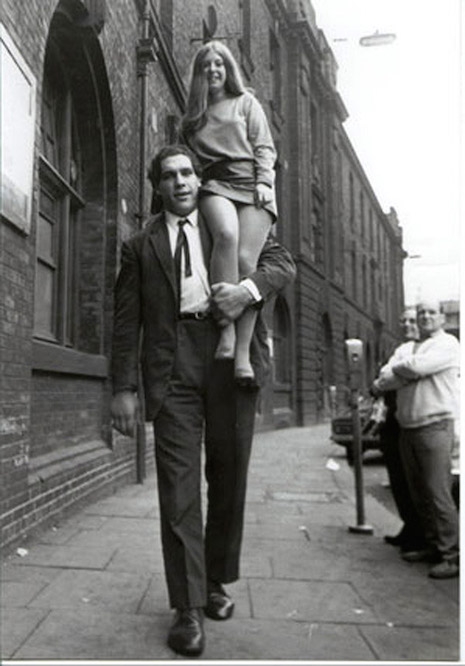 André the Giant picking up chicks on the street, late 1960s