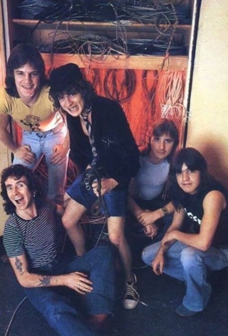 Big Balls: Rarely seen, intimate photos of AC/DC taken back in the 70s ...