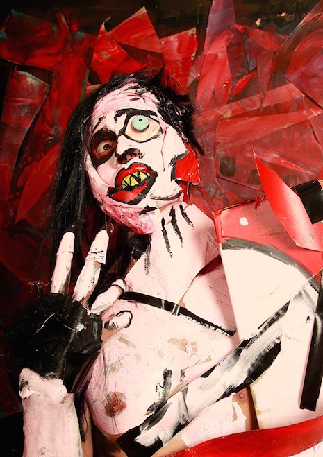 Mariyln Manson living sculpture