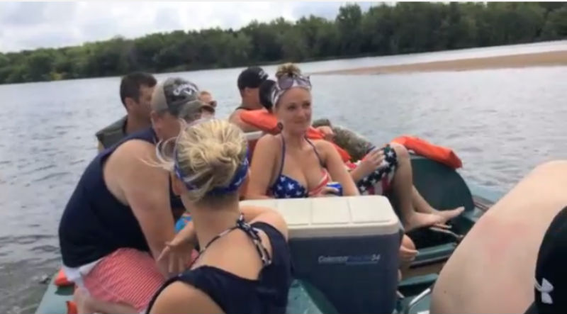 Guy proposes to his girlfriend while on a paddle boat… but there’s a slight problem