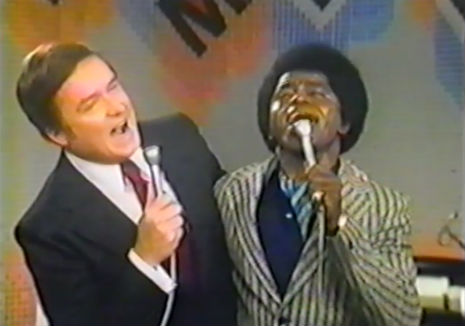 James Brown co-hosts ‘The Mike Douglas Show,’ cooks ham hocks & cabbage, sings, 1971