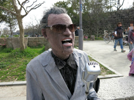 Animatronic Ray Charles playin’ some tunes on a bench in Osaka, Japan