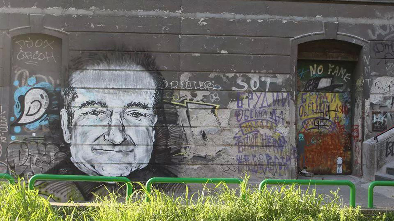Robin Williams immortalized in street art