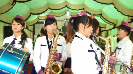 Taiwanese funerals: Miniskirts and marching bands