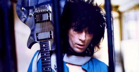 Johnny Thunders hawks hot dogs in 1984